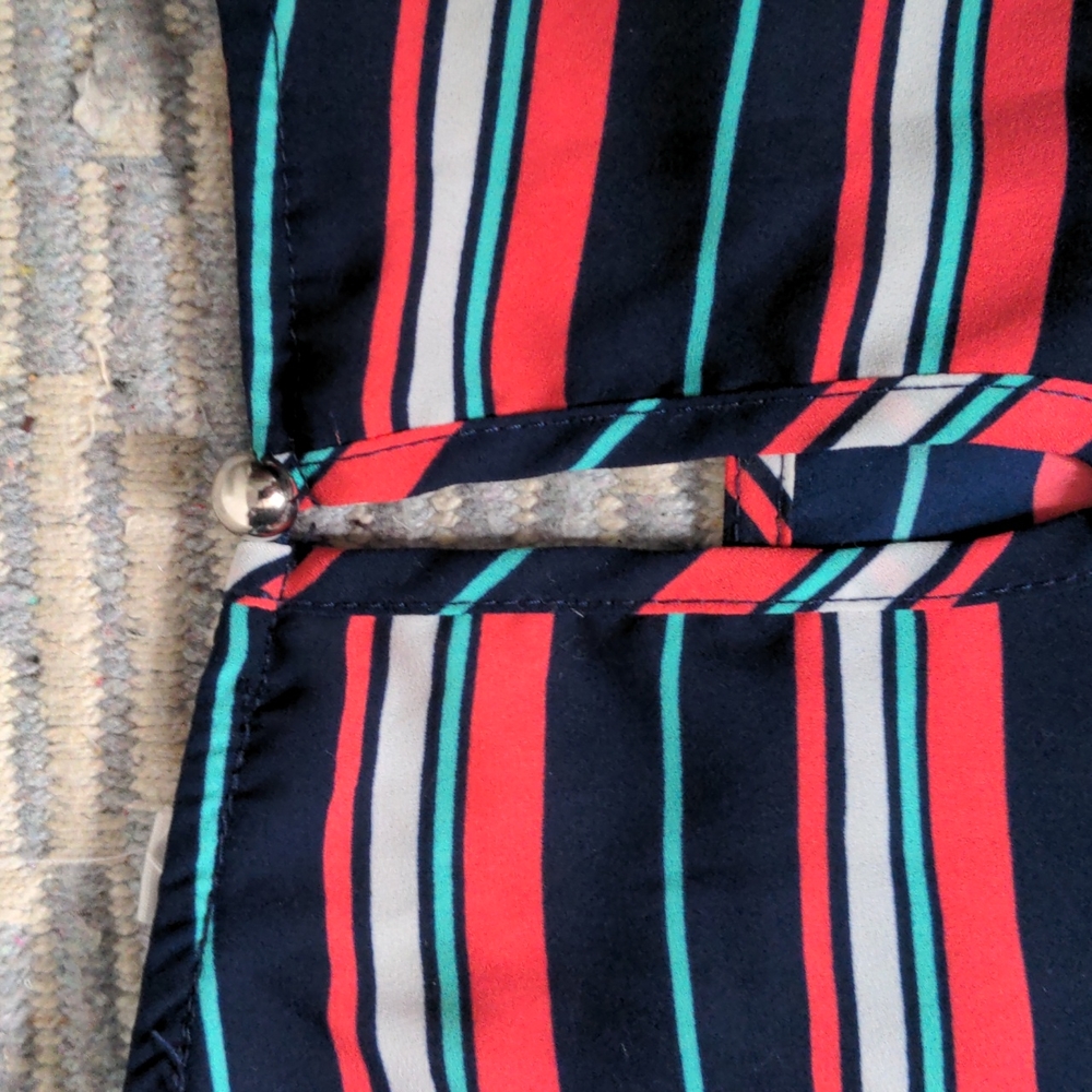 Striped Crop Top - Picture 3 of 4